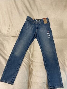 Levi's Women's Straight Leg Jeans - Mid Blue Wash